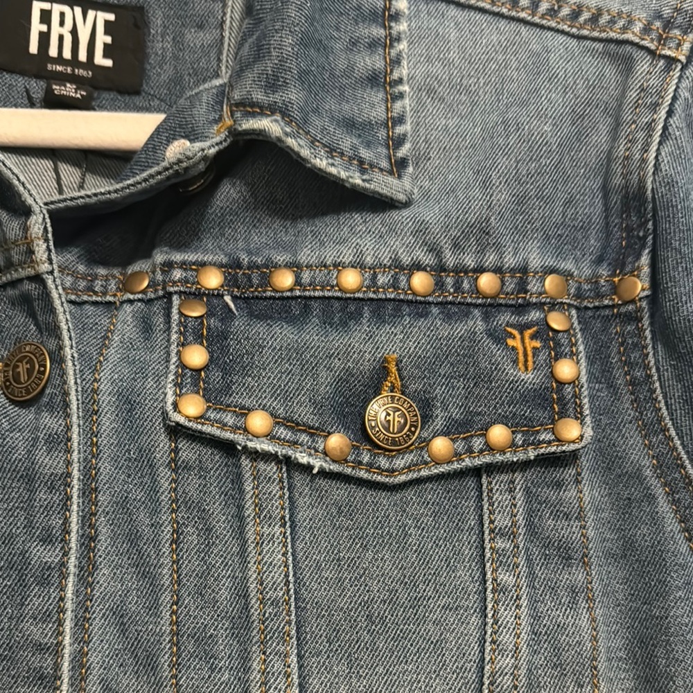 FRYE Studded Denim Jacket Blue Western Trucker Medium NWT - Picture 5 of 10